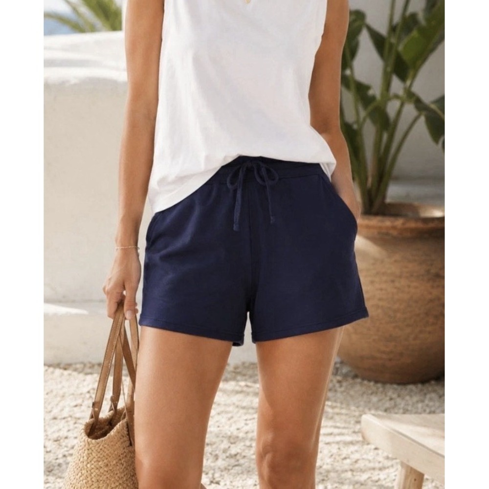 NWOT Quince Women's SZ M Super Soft Fleece Shorts In Navy